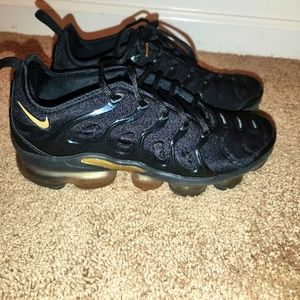 Nike Air VaporMax Plus Black Metallic Gold